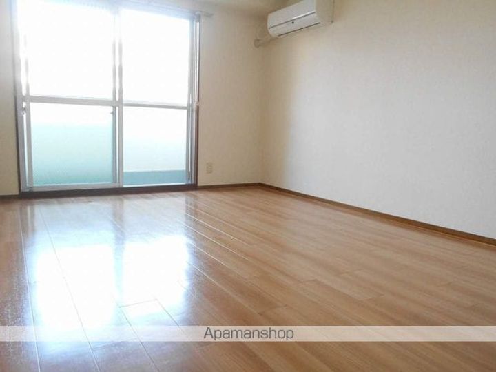 イズミ82505の居間