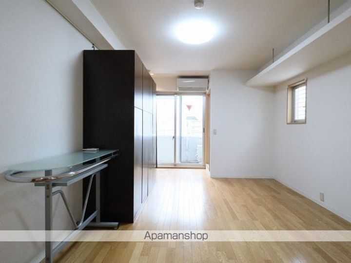 ジラールペルゴの居間