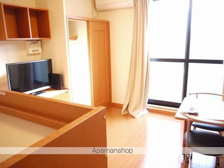 レオパレス隼210の居間