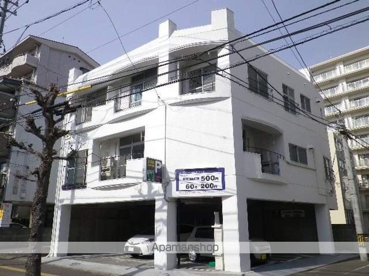 岡山県岡山市北区鹿田町1丁目の賃貸マンションの外観