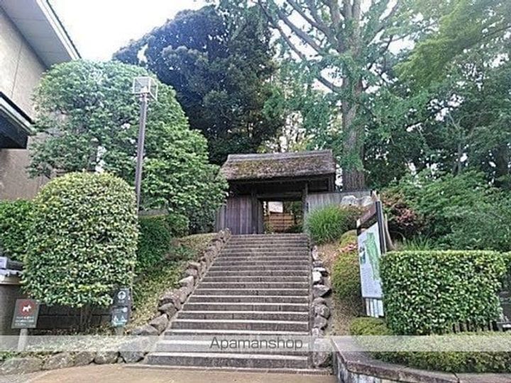 ラルゴの周辺