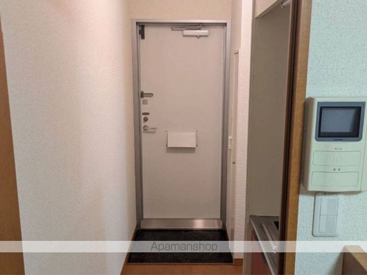 レオパレスJINの玄関