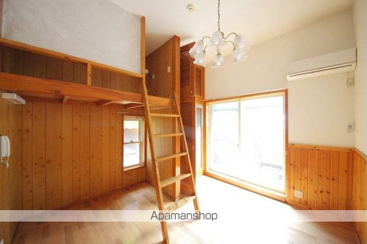 コートビレッジ桜ヶ丘PARTⅡの居間