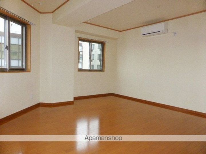 パシフィックⅢ街角ビルの居間