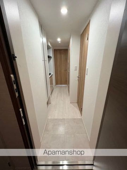 東京都中野区丸山1丁目の賃貸マンションの玄関