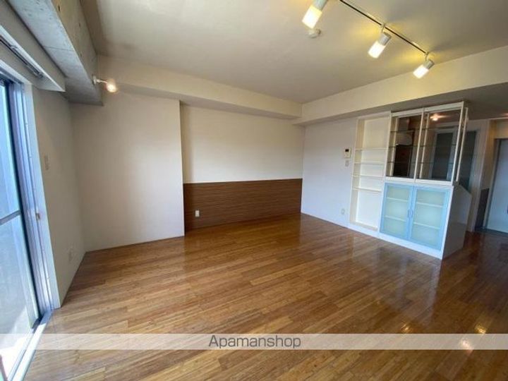 香川県高松市末広町の賃貸マンションの居間