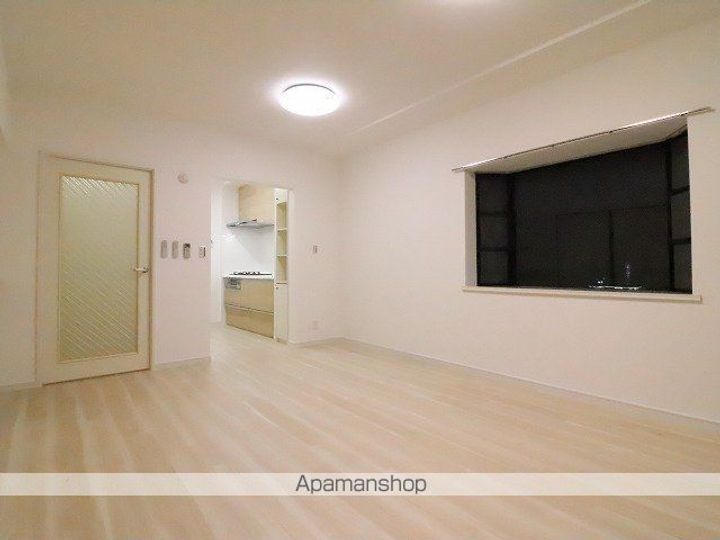 アーク河辺の内装