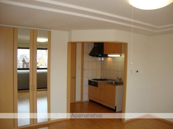 愛知県名古屋市西区歌里町の賃貸マンションの居間