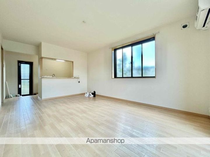 滋賀県蒲生郡竜王町大字薬師(一戸建)の賃貸物件戸建ての居間