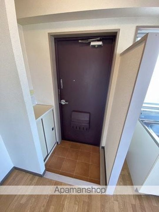 東京都羽村市緑ヶ丘1丁目の賃貸マンションの玄関