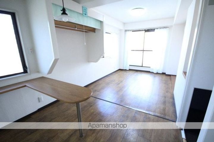 家暮楽とねやま坂マンションの居間