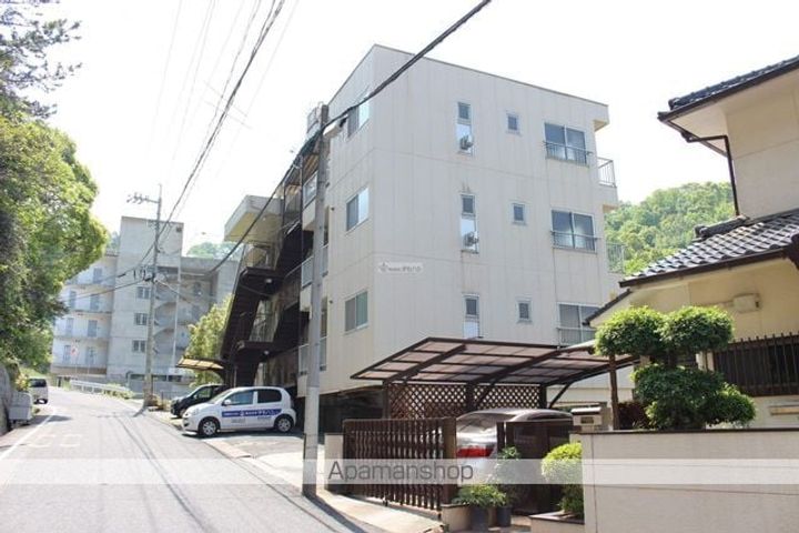 広島県尾道市栗原東1丁目の賃貸マンションの外観