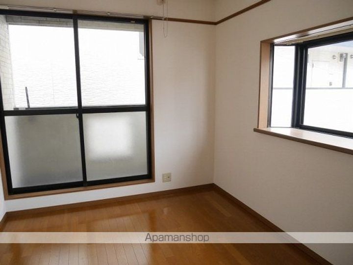 イーストピュア筥松202号室の居間