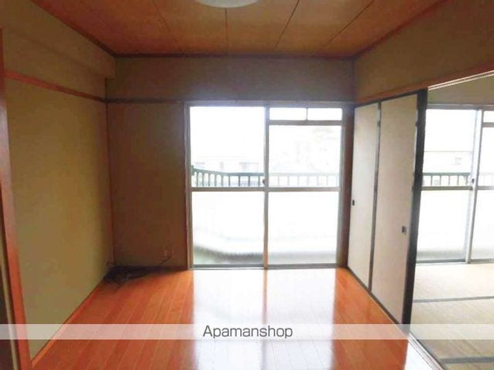 コーポチェリーパーク302の居間