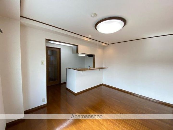 サウスプラザ六条201の居間