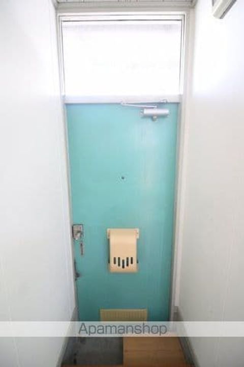 ハイツ菅102の玄関