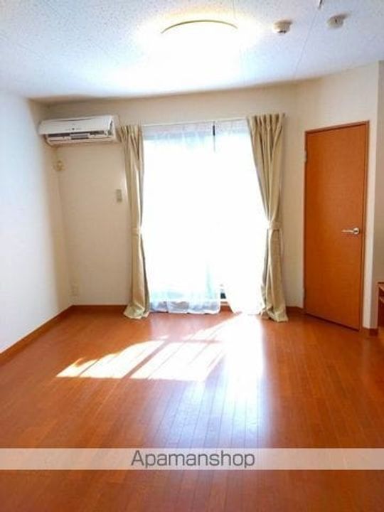 レオパレスウェルメードの居間