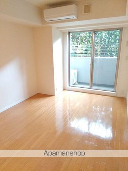 東京都杉並区和田1丁目の賃貸マンションの居間