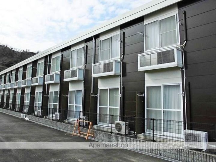 香川県高松市由良町の賃貸アパートの外観