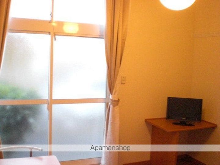 レオパレスホワイト バーチの居間