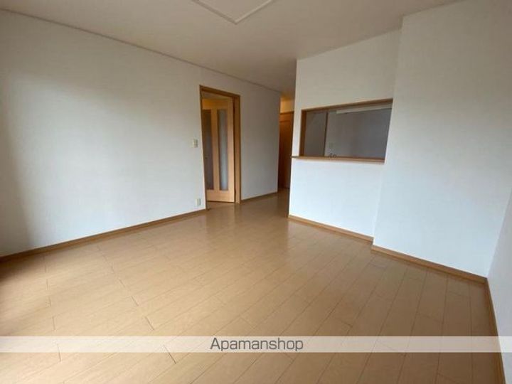 香川県高松市檀紙町の賃貸アパートの居間