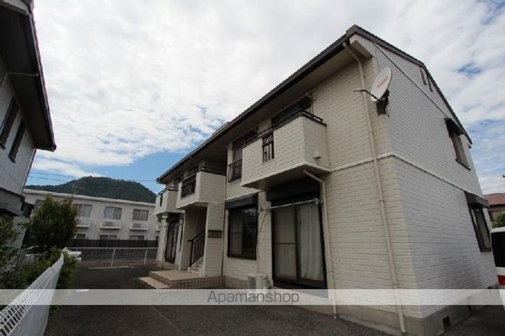 香川県高松市香西南町の賃貸アパートの外観
