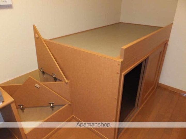 レオパレスカマン オレイエの居間