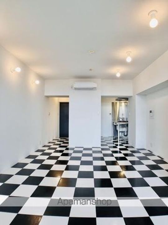 東京都渋谷区笹塚1丁目の賃貸マンションの居間