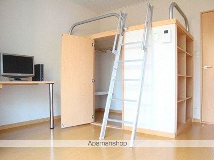 レオパレスきららCの居間