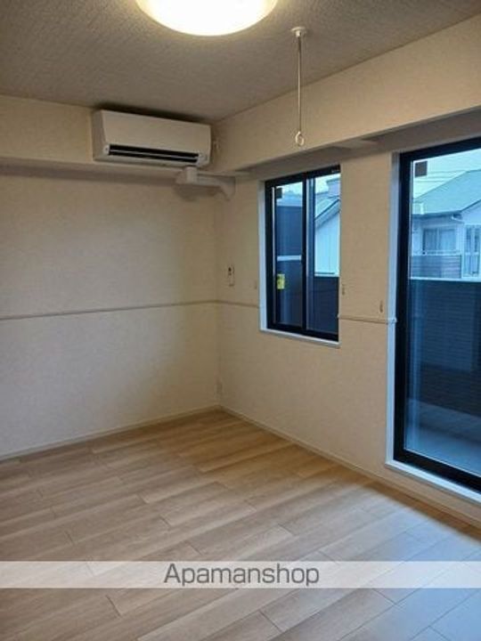 サードコートの居間