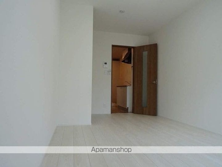 ポミエ・KOKO中倉の居間