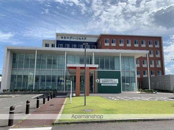 MAISON RUINART(メゾン ルイナール)の周辺