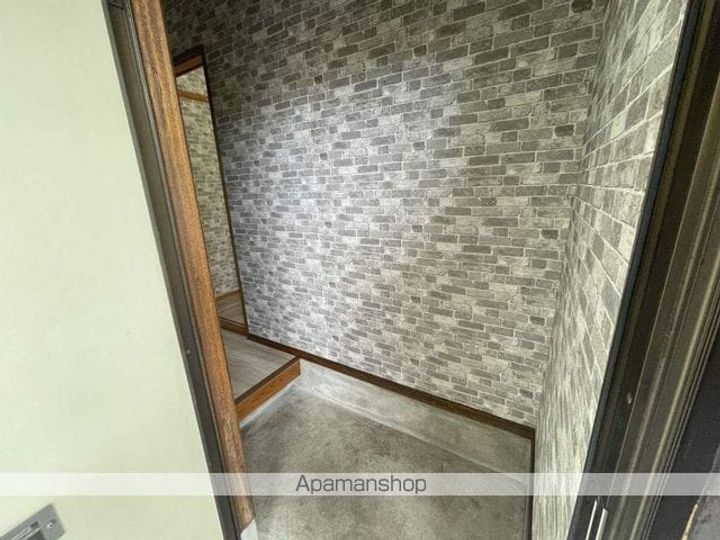 皆川ハイツの玄関