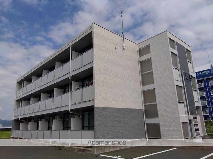 レオパレスクリスタルの外観