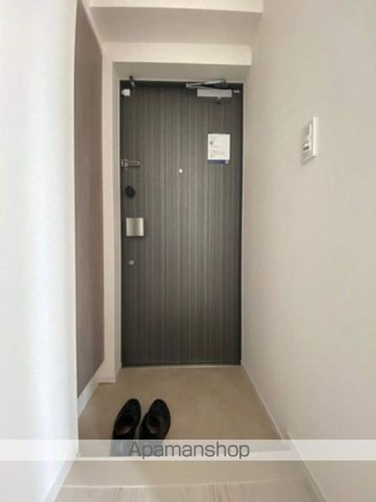 東京都中野区南台2丁目の賃貸マンションの玄関