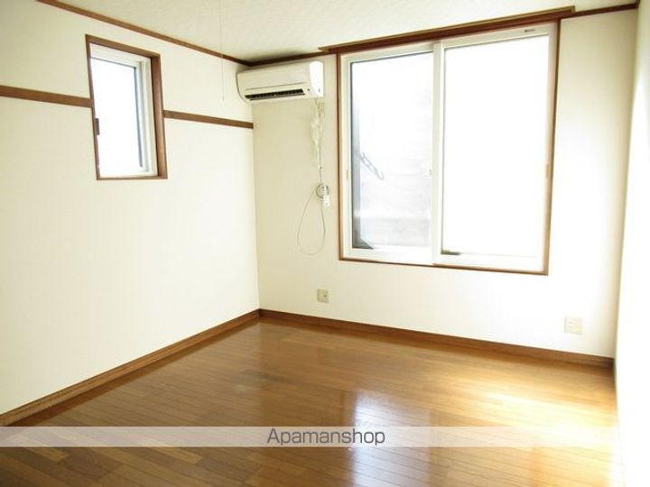 グローリーM巣子105の居間