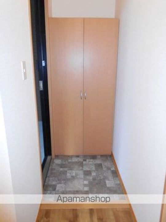 バロンコート B棟の玄関