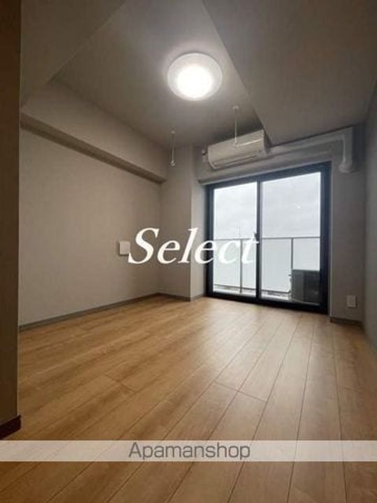 RELUXIA GRANDE横濱吉野町508の居間