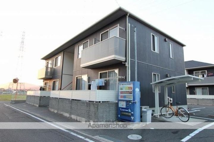 香川県高松市国分寺町新居の賃貸アパートの外観