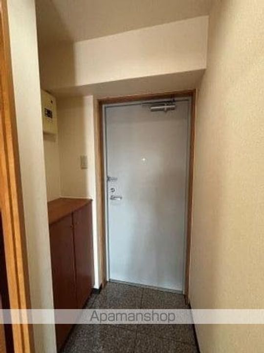 レジュイール東中通の玄関