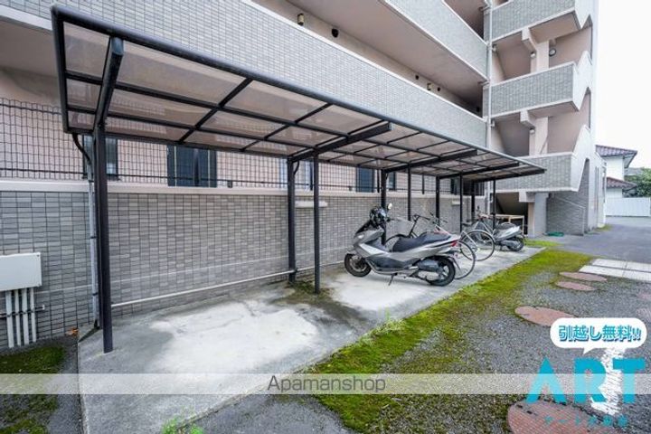 ロイヤルオートヤビルの外観