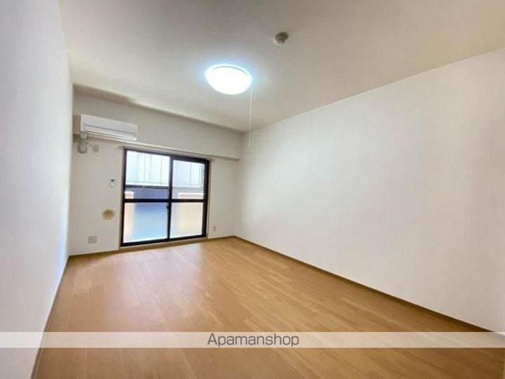 香川県高松市宮脇町1丁目の賃貸マンションの居間