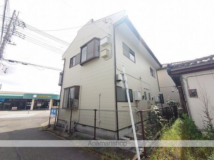 プチパレス竜王101の外観