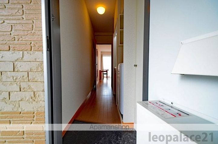 大阪府堺市北区百舌鳥陵南町3丁の賃貸アパートの玄関