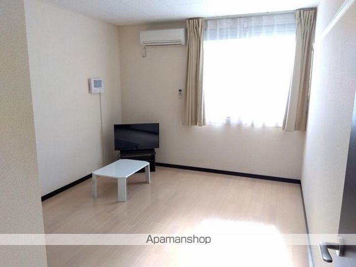 香川県丸亀市富士見町1丁目の賃貸アパートの居間