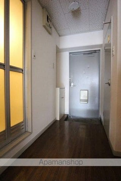 ロイヤルセブンハイツⅡの玄関