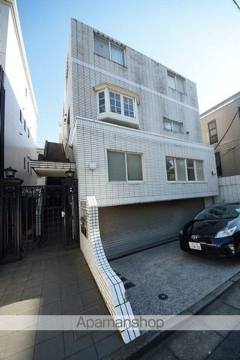 東京都渋谷区西原2丁目の賃貸マンションの外観
