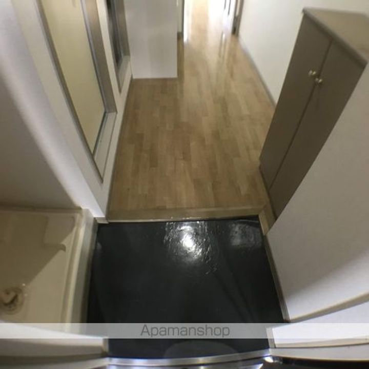 クレスト草津640の玄関