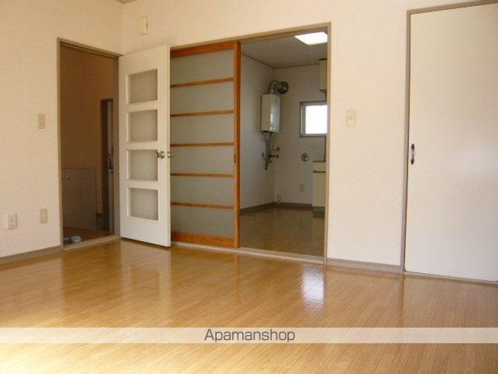 青森県八戸市長根1丁目の賃貸アパートの内装