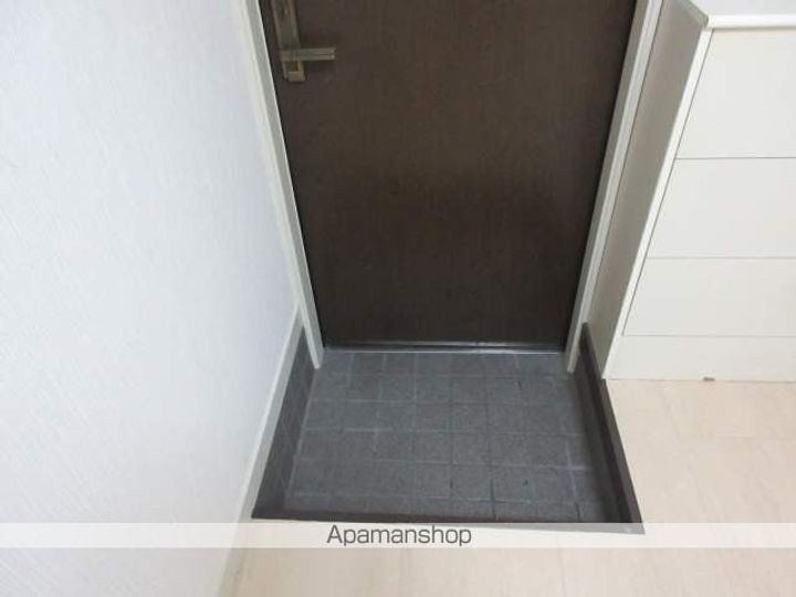 東京都杉並区高円寺南2丁目の賃貸アパートの玄関